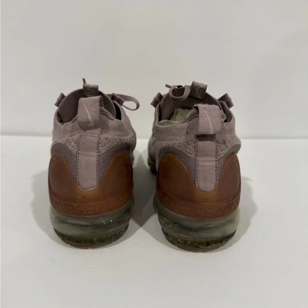Nike Women's Mauve Sneakers - Picture 5 of 5